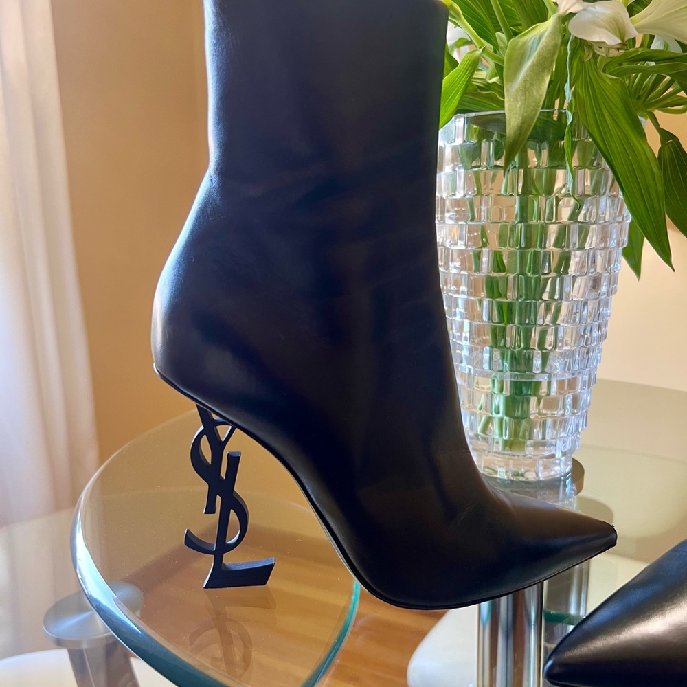 Saint Laurent Opyum 110 YSL Heel…very good condition with minor scuff at the toe